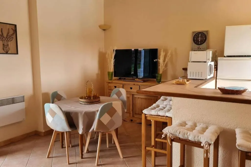 Holiday home La Jaunette, Charmant Fenil Avec Piscine Labarthe-Riviere France